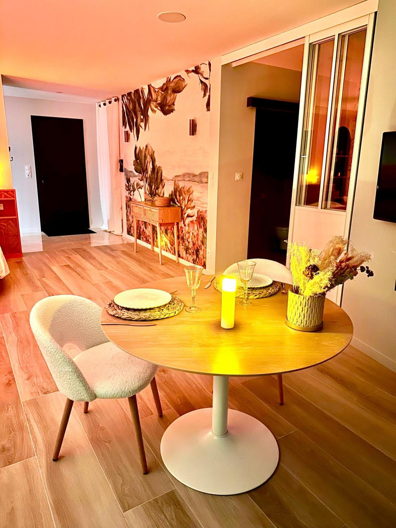 Les Suites Du Payre - Suite Romance Saint-Hilaire-de-Talmont Экстерьер фото