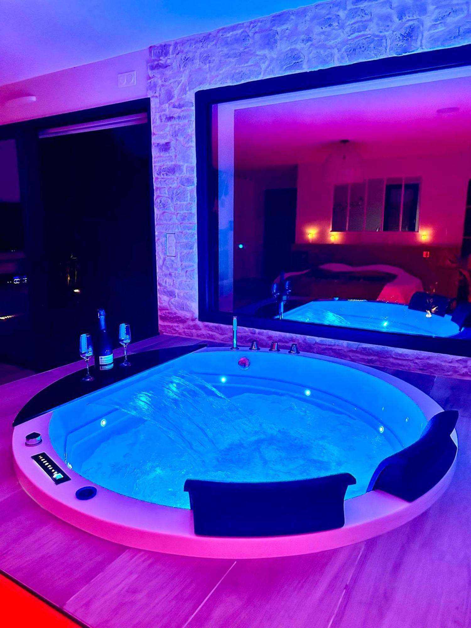 Les Suites Du Payre - Suite Romance Saint-Hilaire-de-Talmont Экстерьер фото